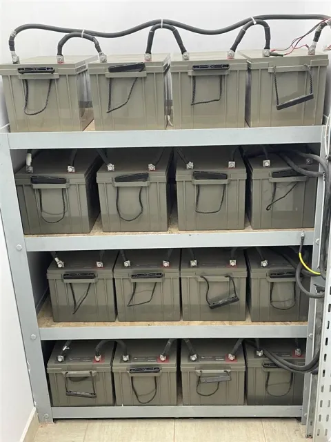 Banc de acumulatori pentru un sistem fotovoltaic hibrid