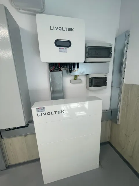 Punere in functiune invertor Livoltek hibrid trifazat cu baterie de 15kWh