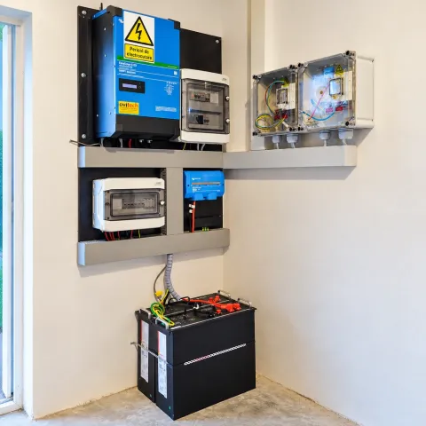 Sistem Victron Easy Solar 5kVA cu o stocare Pylontech de 9,6kVA